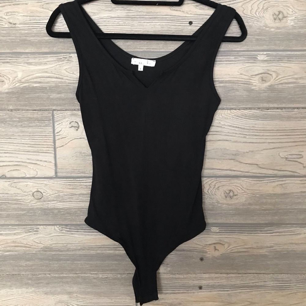 LAST 2✨Slit neckline Bodysuit in Black - Picture 3 of 3